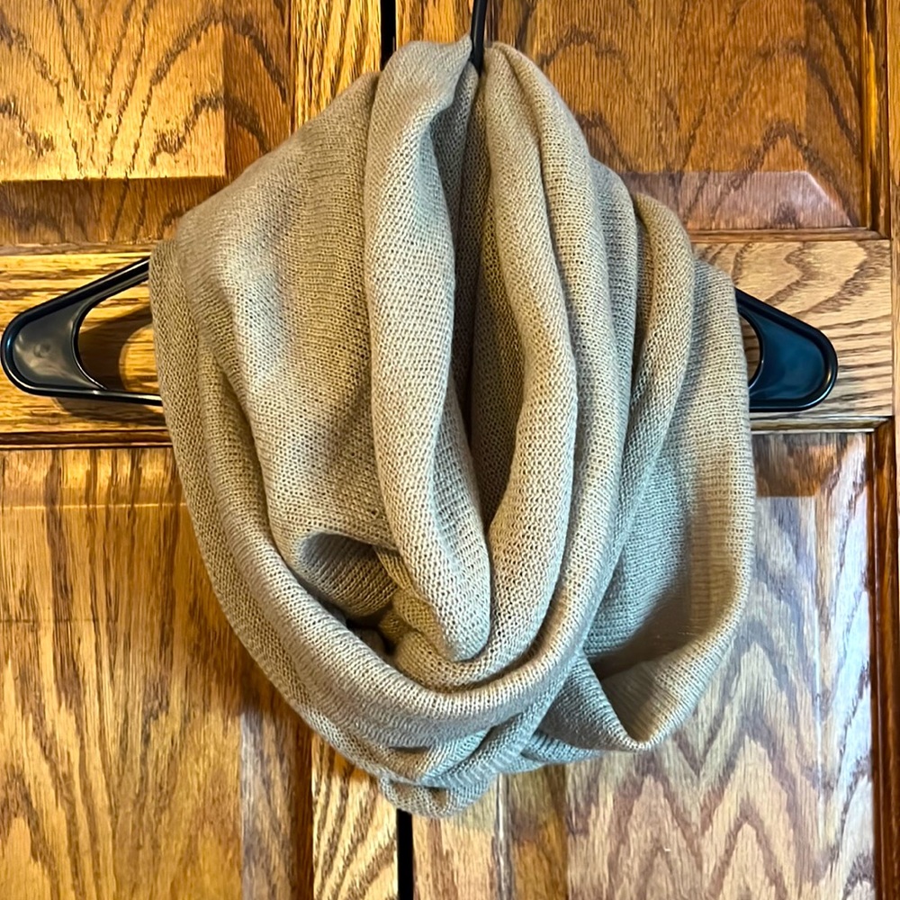 Light weight infinity scarf